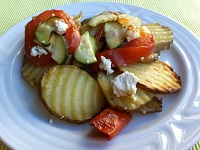 VEGE: Zapečené brambory se sýrem a zeleninou