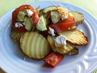 VEGE: Zapečené brambory se sýrem a zeleninou